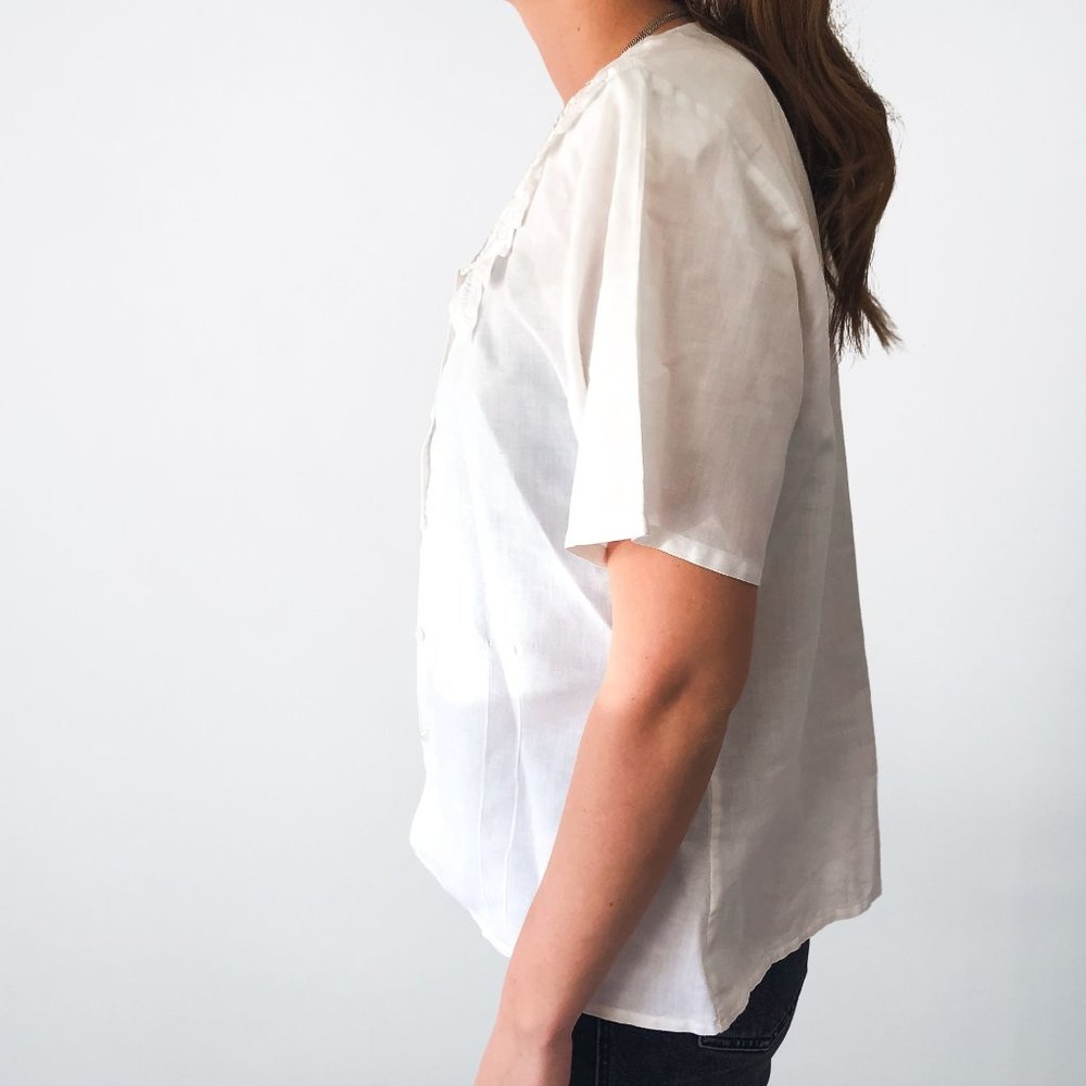Vintage White Short Sleeve Button Up Shirt with Exaggerated Lace Collar - 14 - Picture 3 of 7